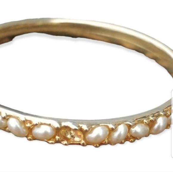 KENNETH JAY LANE DESIGNER GOLDTONED BANGLE WITH FAUX PEARLS - Picture 3 of 6